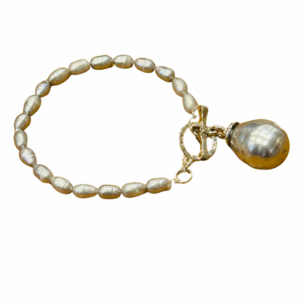 GREY PEAR BRACELET 