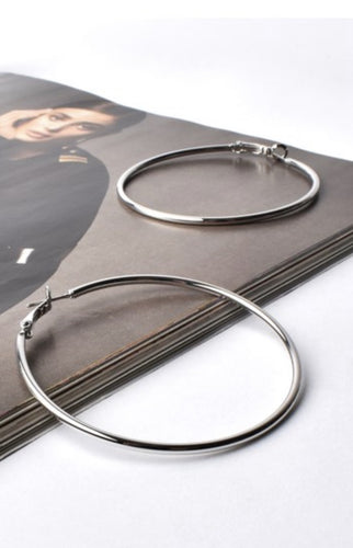 MEDIUM ESSENTIAL HOOP EARRING 