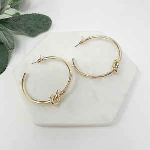 GOLD HOOP/KNOT EARRING